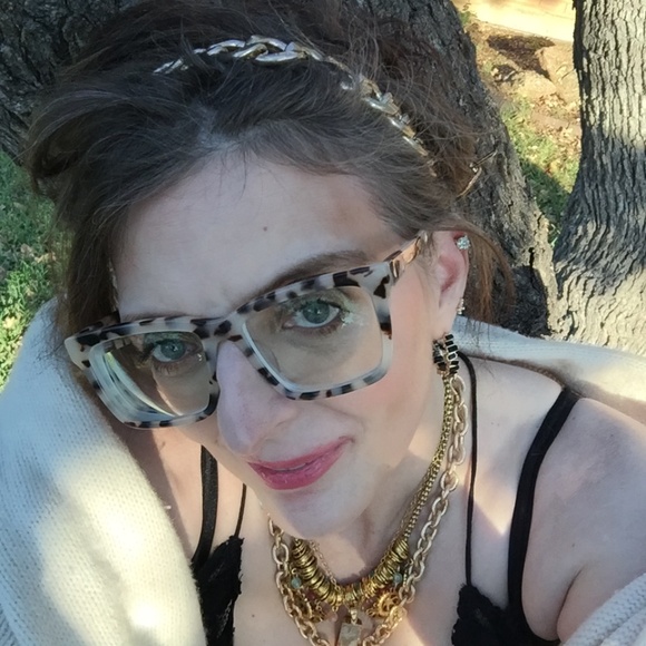 Meet Your Posher - Picture 7 of 13